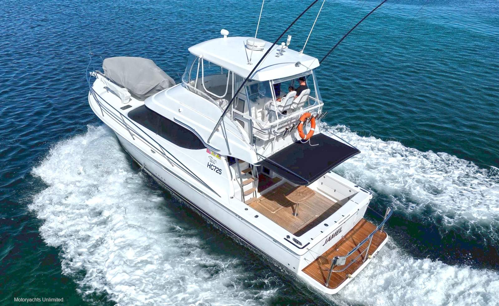 Mustang 4100 Flybridge Beautifully cared for family cruiser