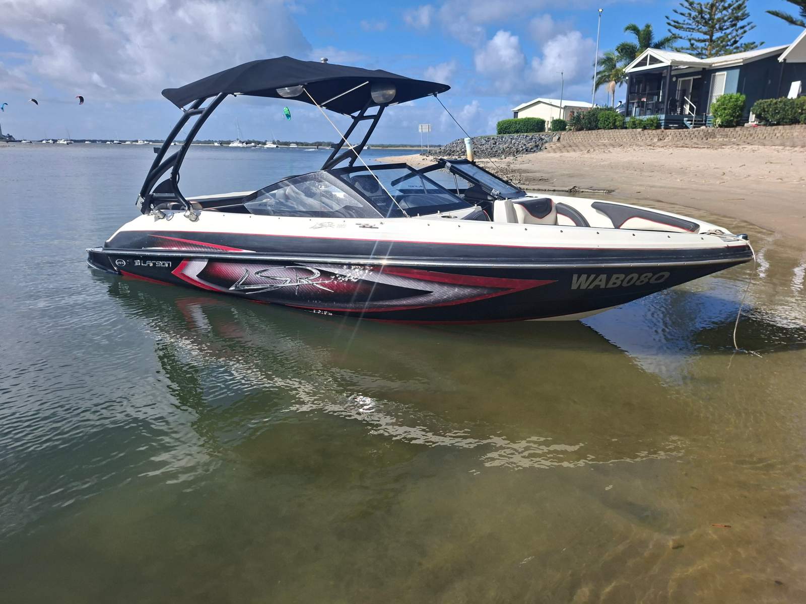 Larson LSR2000 Great family boat. Solid and reliable.
