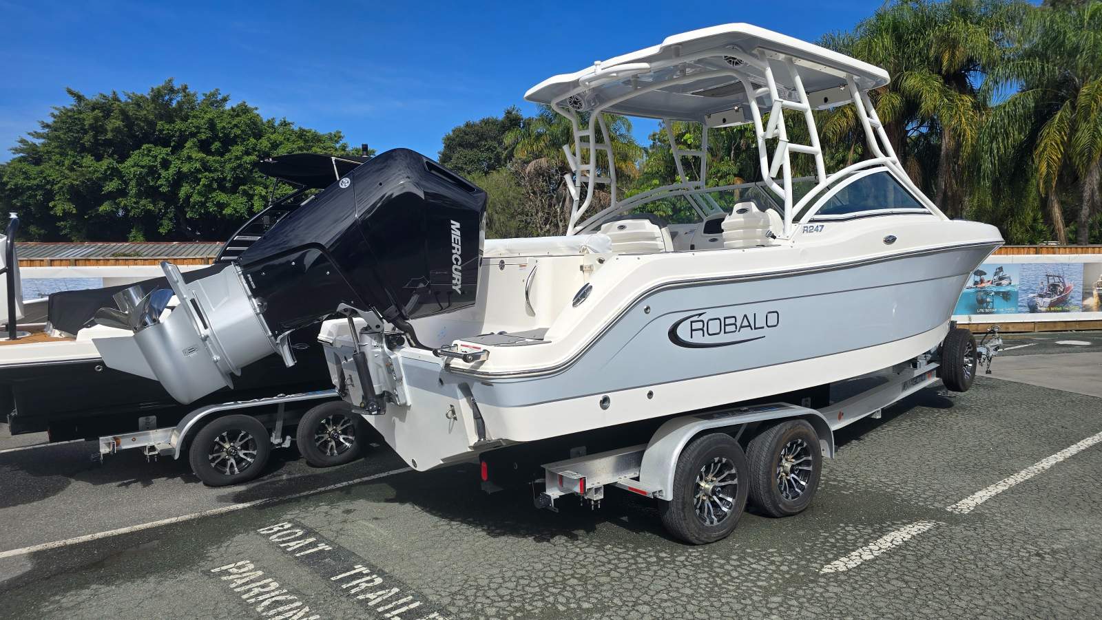Robalo R247