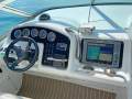 Carver 530 Voyager Once You're Aboard, You Won't Want to Leave:Flybridge helm