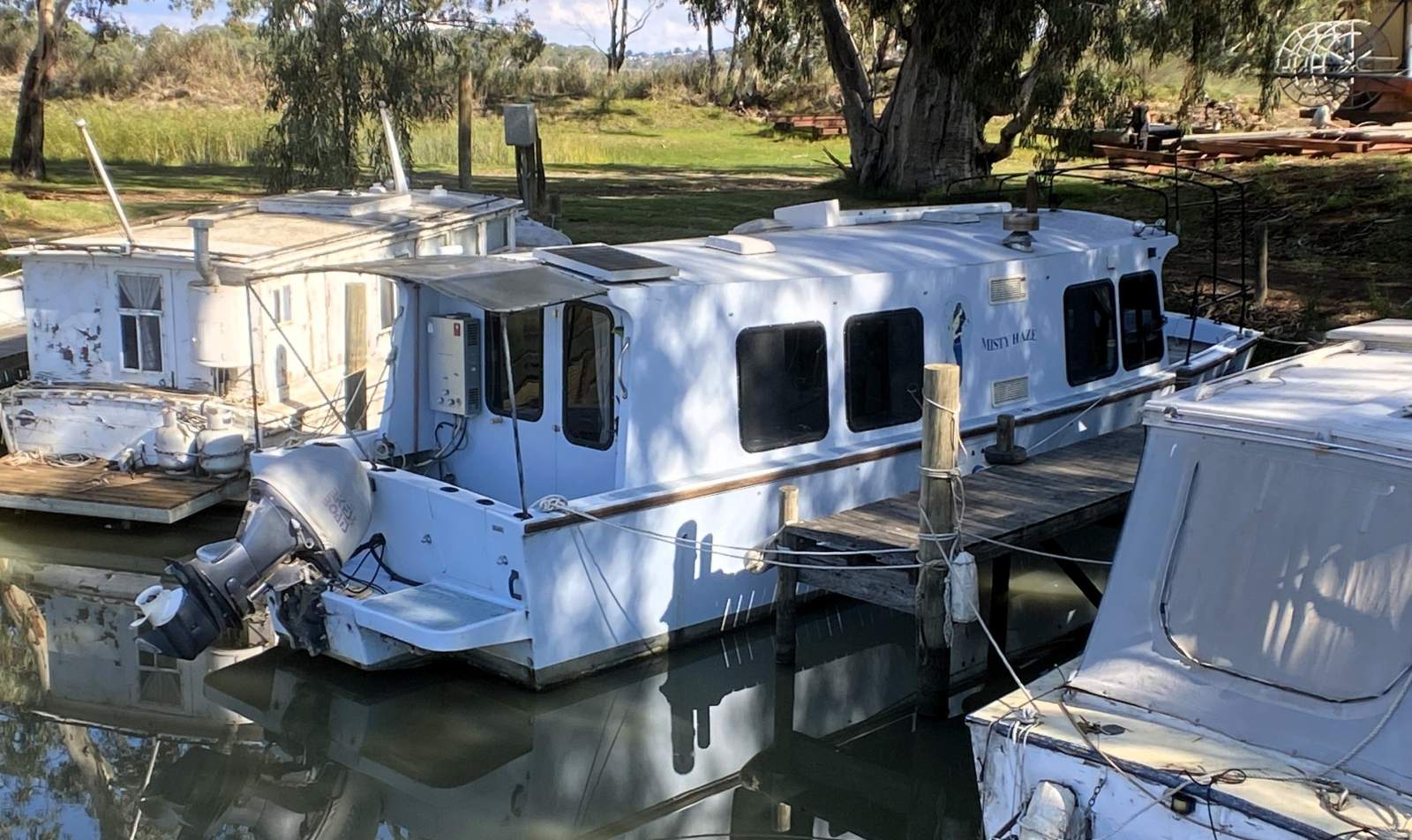 "Misty Haze" One Bed, One Bath, Houseboat, Cruiser