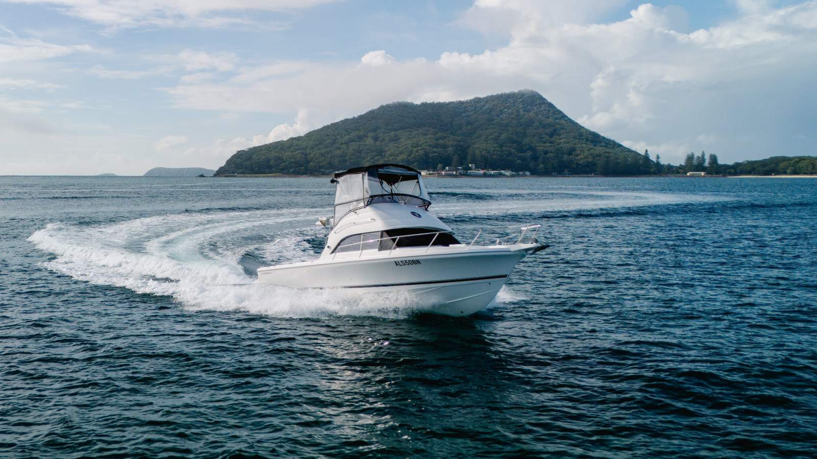 Caribbean 27 Flybridge Sports Fisherman, No Antifoul - Airdock included