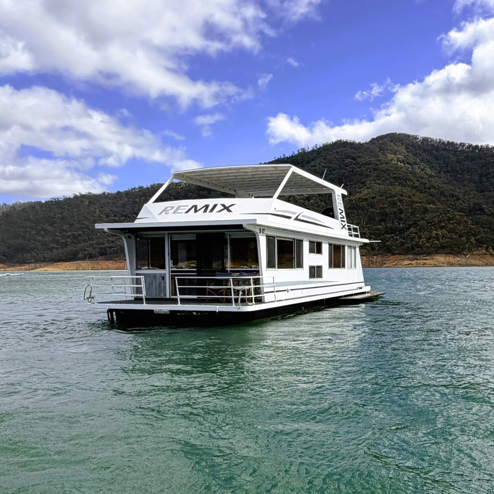 REMIX:Lake Eildon Houseboat for Sale - REMIX