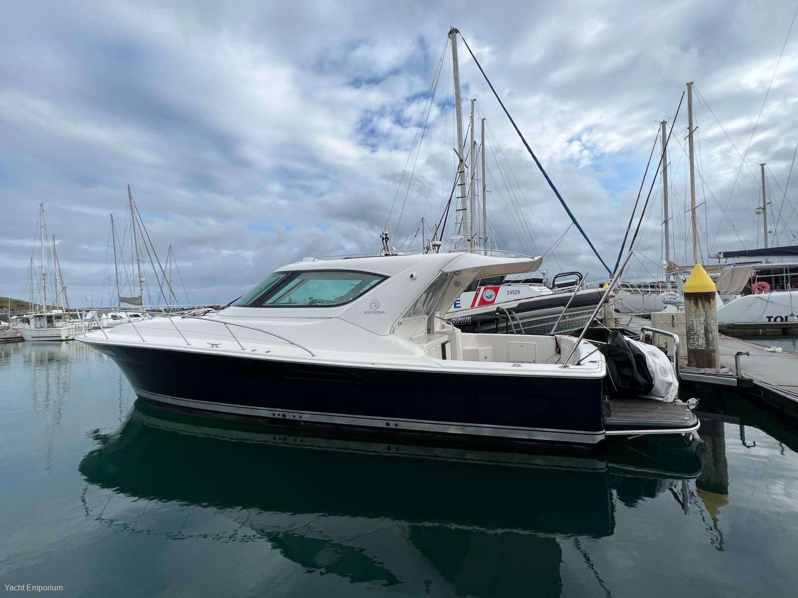 Riviera 4000 Offshore Hardtop Platinum Series