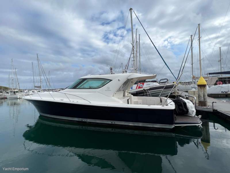 Riviera 4000 Offshore Hardtop Platinum Series