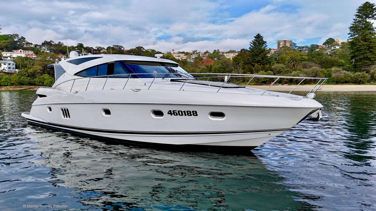 Riviera 5800 Sport Yacht