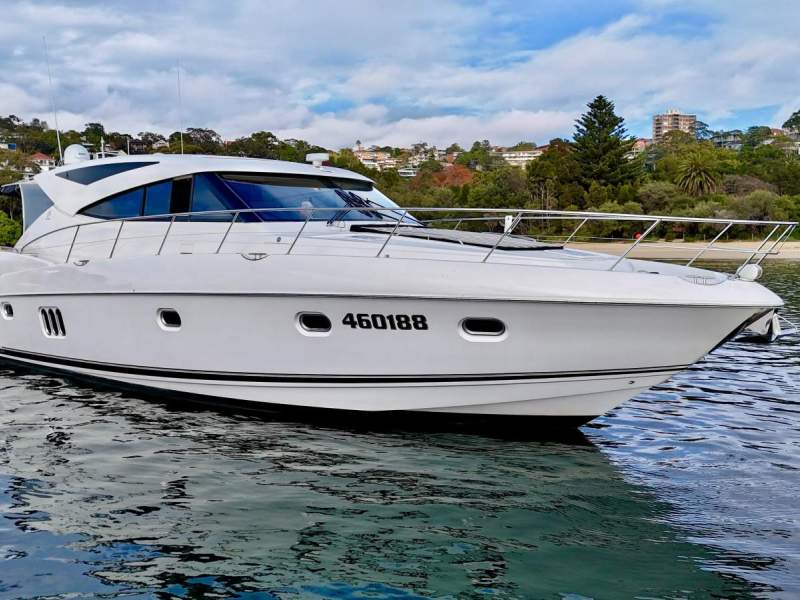 Riviera 5800 Sport Yacht