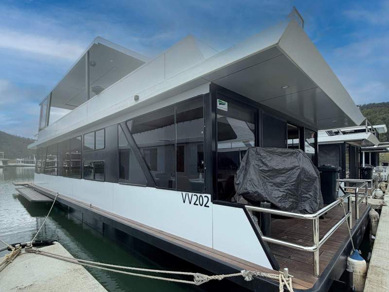 Ian Kemp Eildon Houseboat KAPALUA