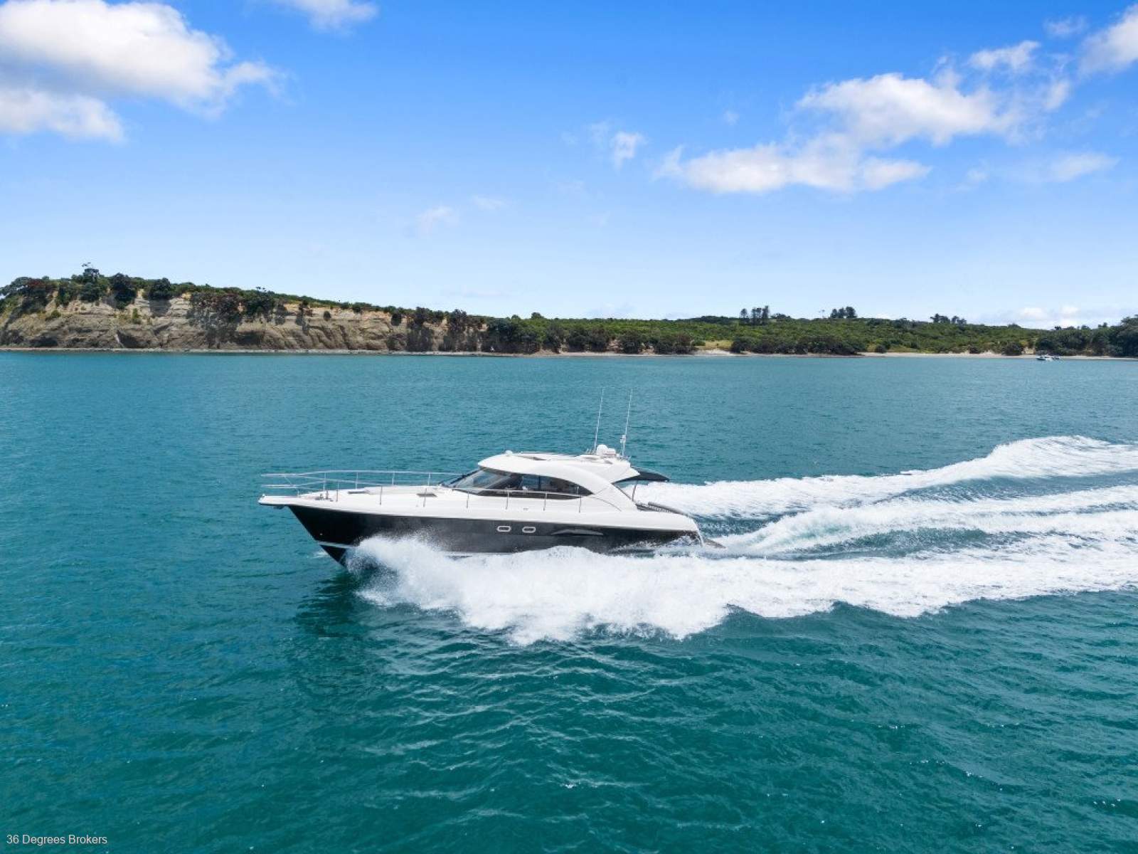Riviera 4700 Sport Yacht