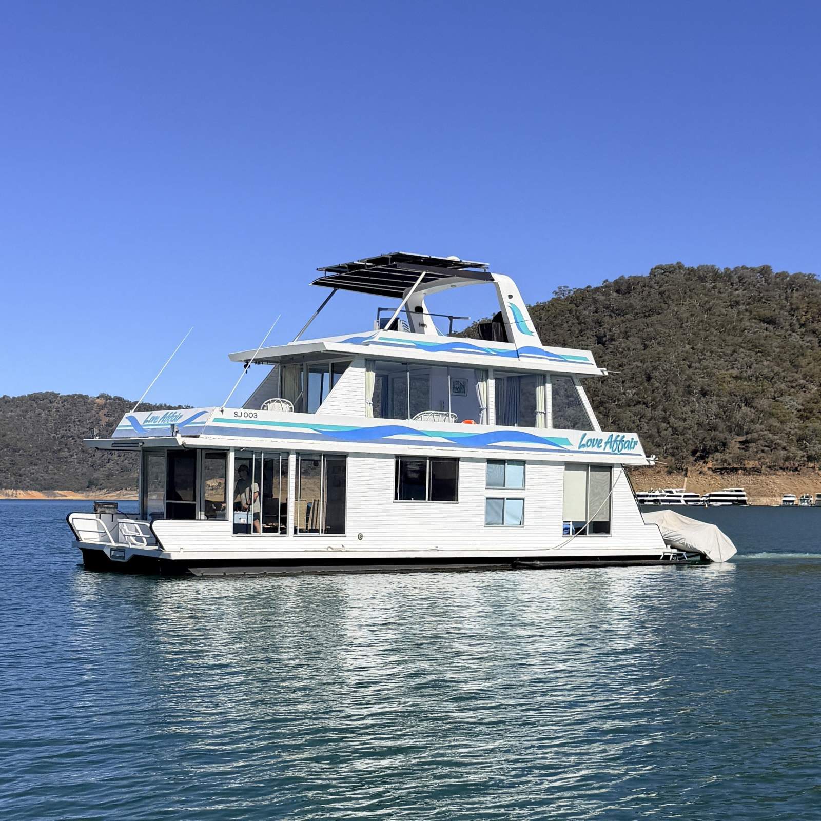 LOVE AFFAIR:Eildon Houseboat - Love Affair