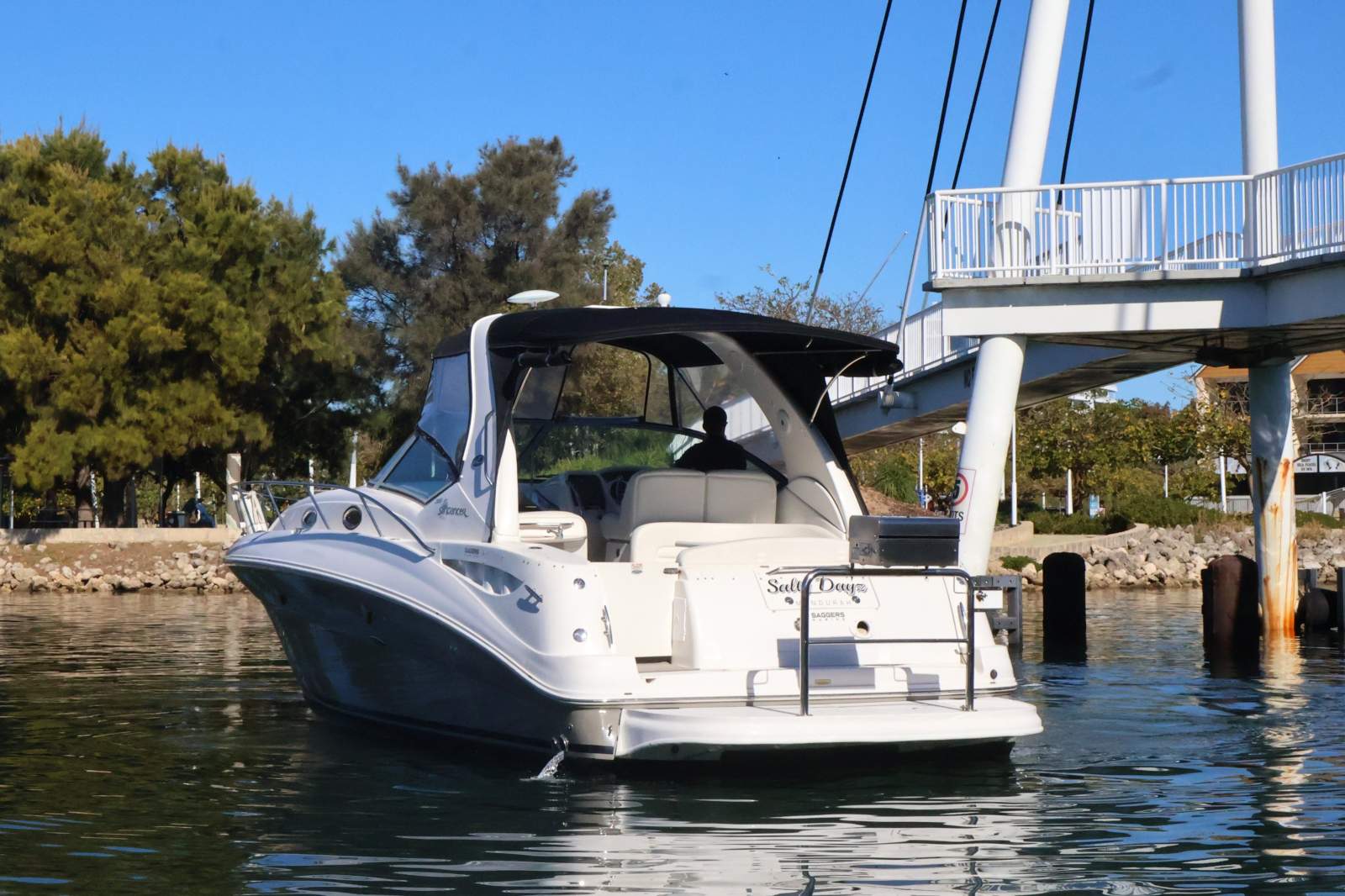 Sea Ray 355 Sundancer - Fresh service, antifoul and detail!