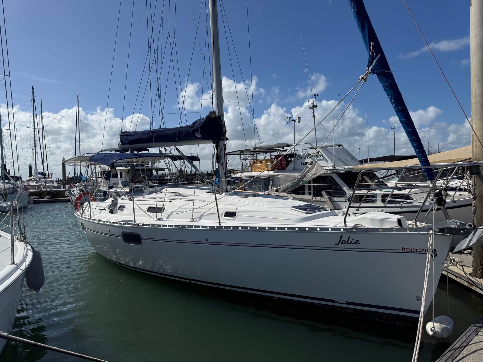 Beneteau Oceanis 351 3 cabin version