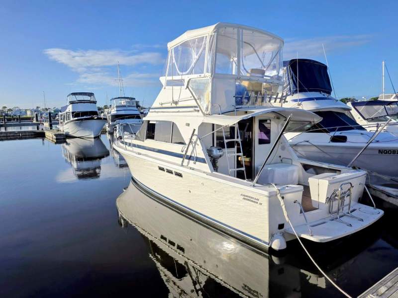 Bertram Caribbean 31 Flybridge Cruiser