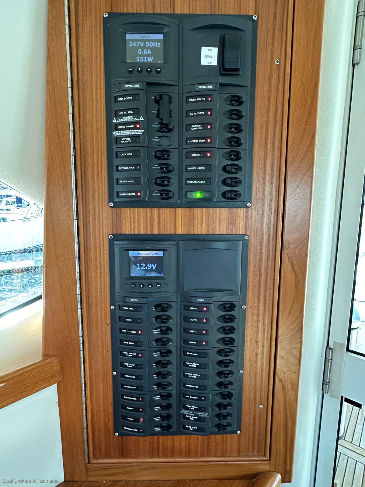 Devil Moon Riviera 37 Platinum with a generator and bowthruster Boat Brokers of Tasmania