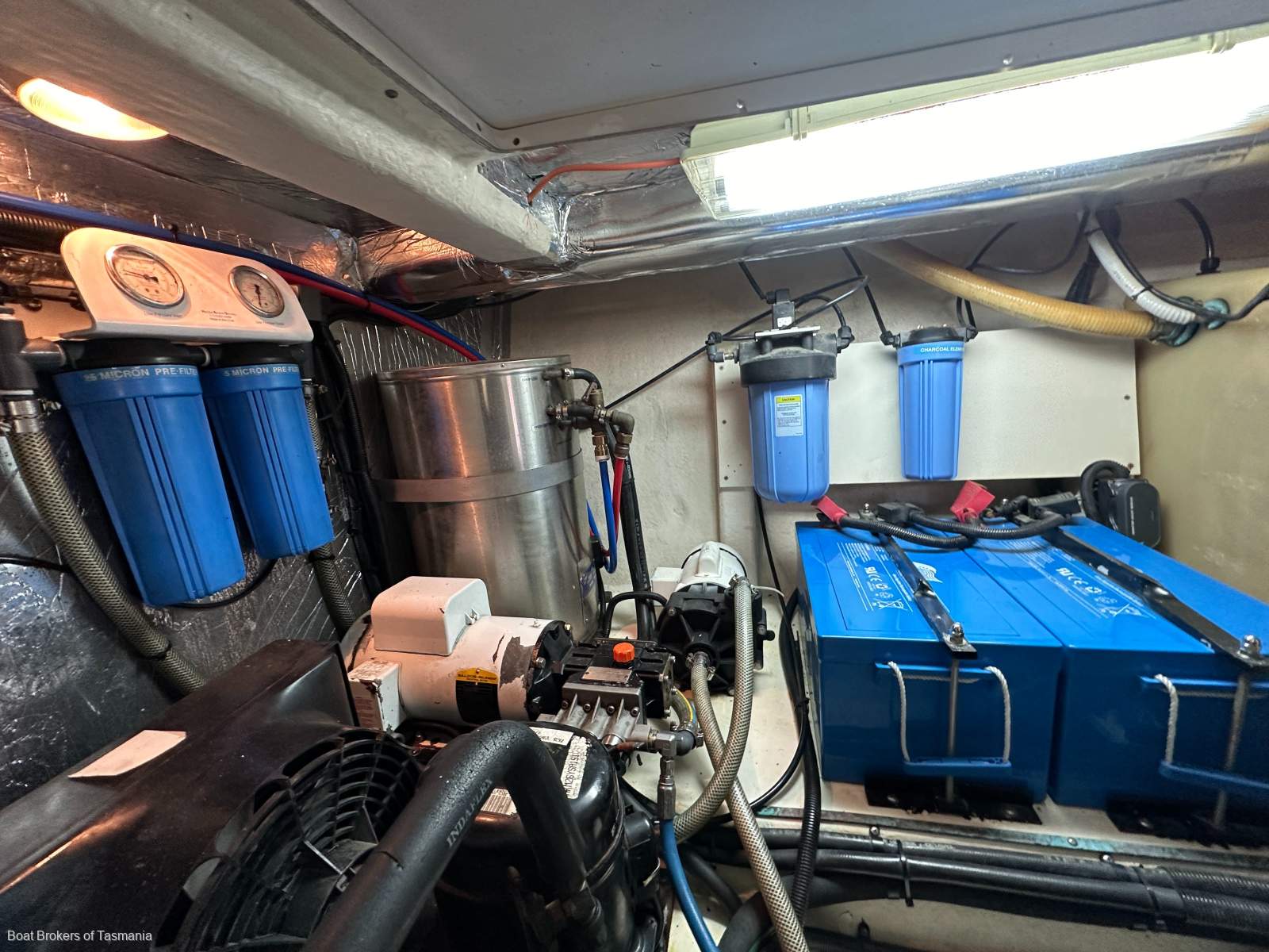 Devil Moon Riviera 37 Platinum with a generator and bowthruster Boat Brokers of Tasmania