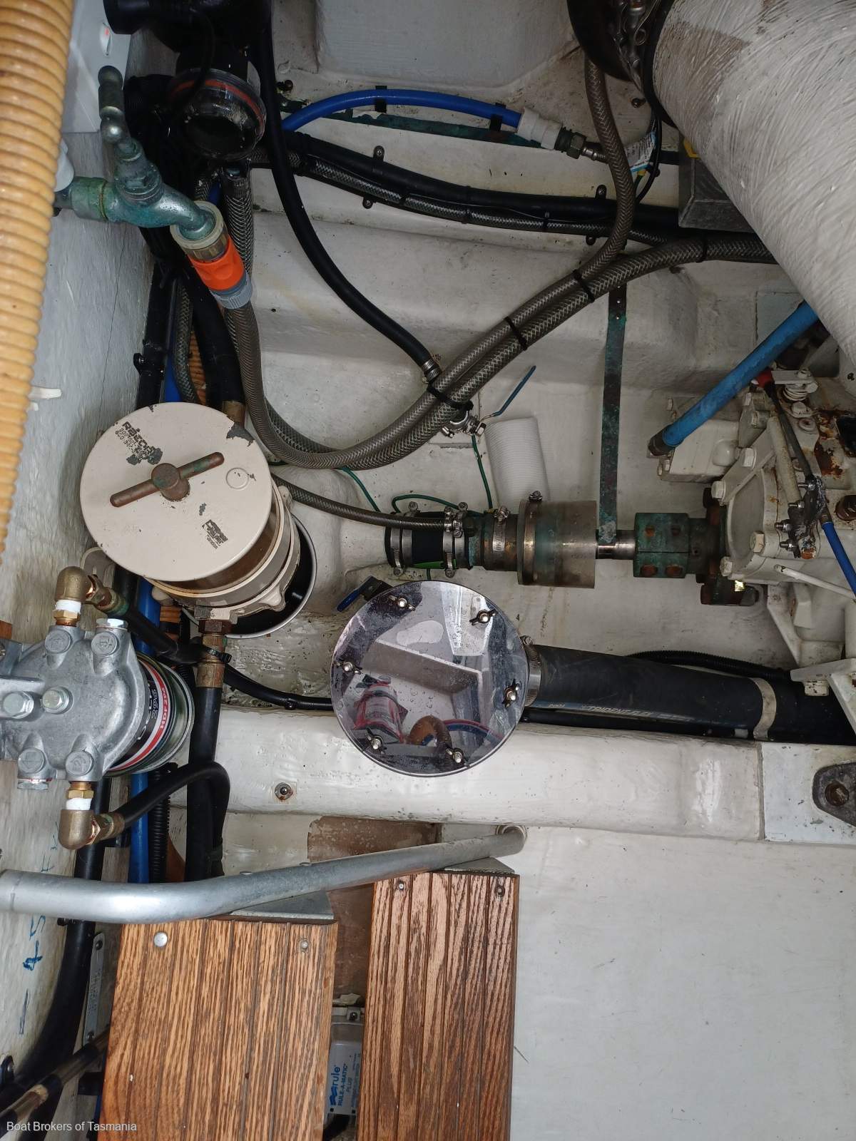 Devil Moon Riviera 37 Platinum with a generator and bowthruster Boat Brokers of Tasmania