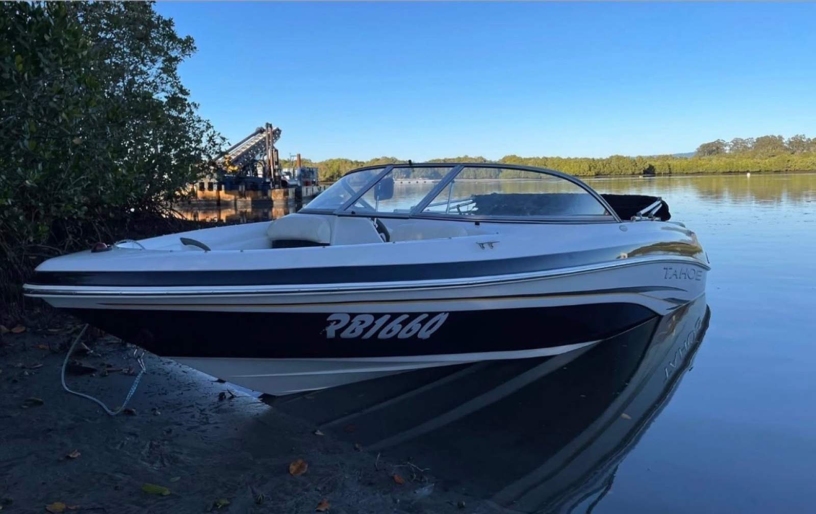 Tahoe Q4 Sport Excellent condition Bowrider