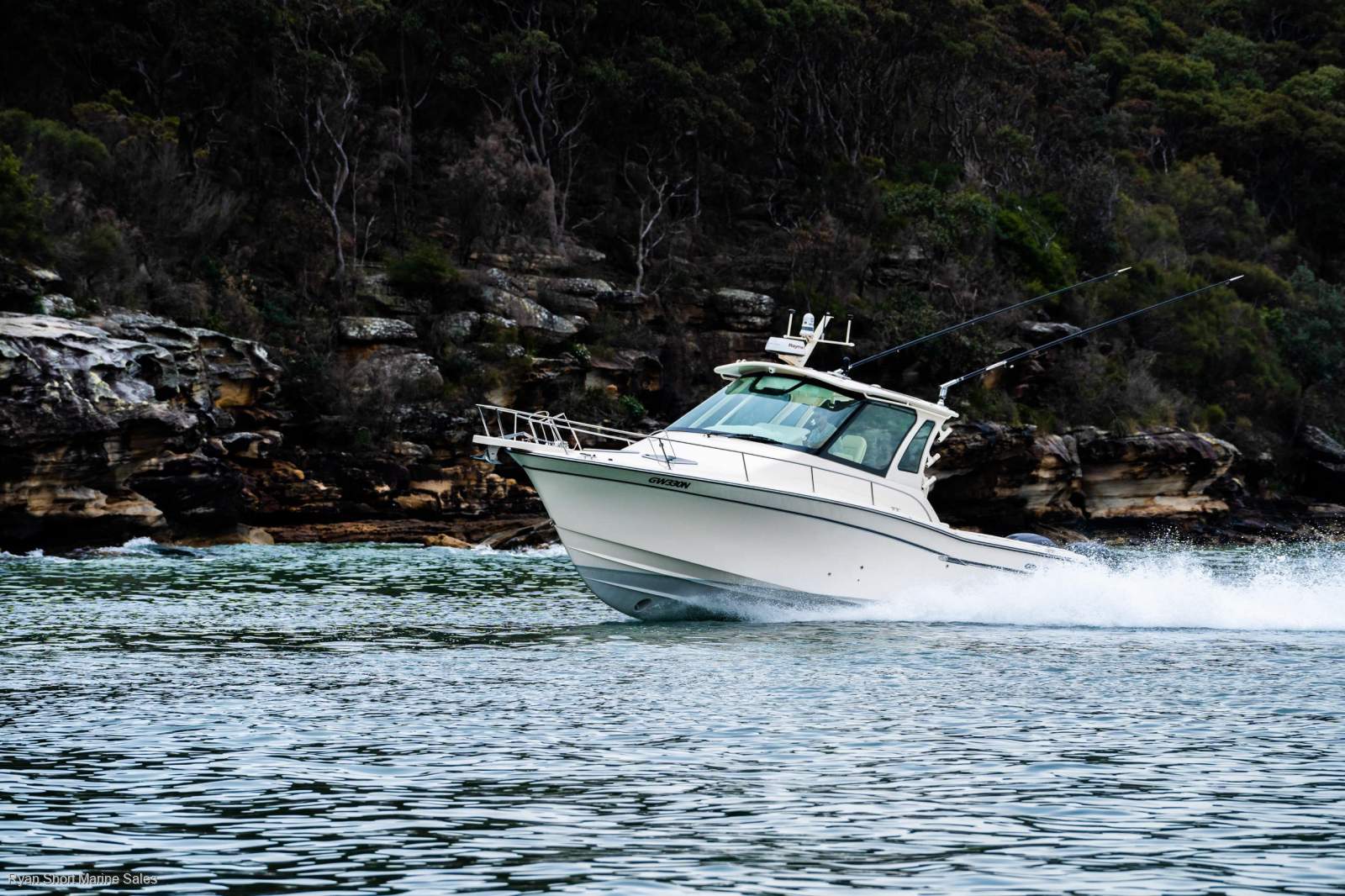 Grady-White Express 330