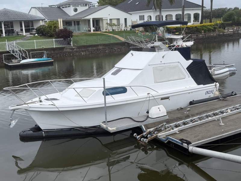 Seafarer 34 Flybridge Cruiser shaft drive diesel