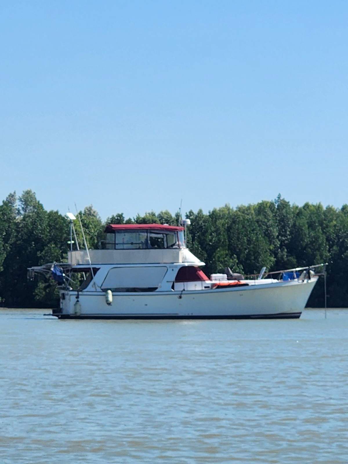 Chung Hwa 46 Flybridge Cruiser