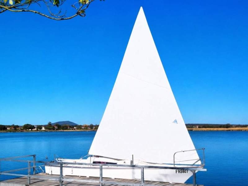 Sailboat yacht genoa sail can post