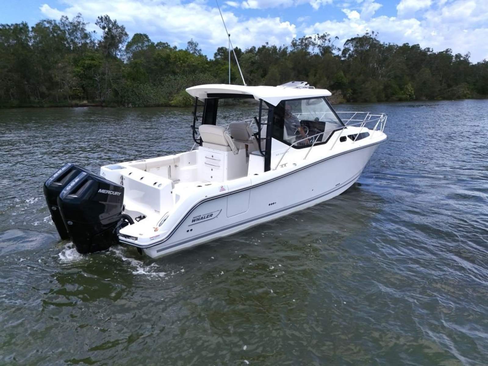 Boston Whaler 325 Conquest