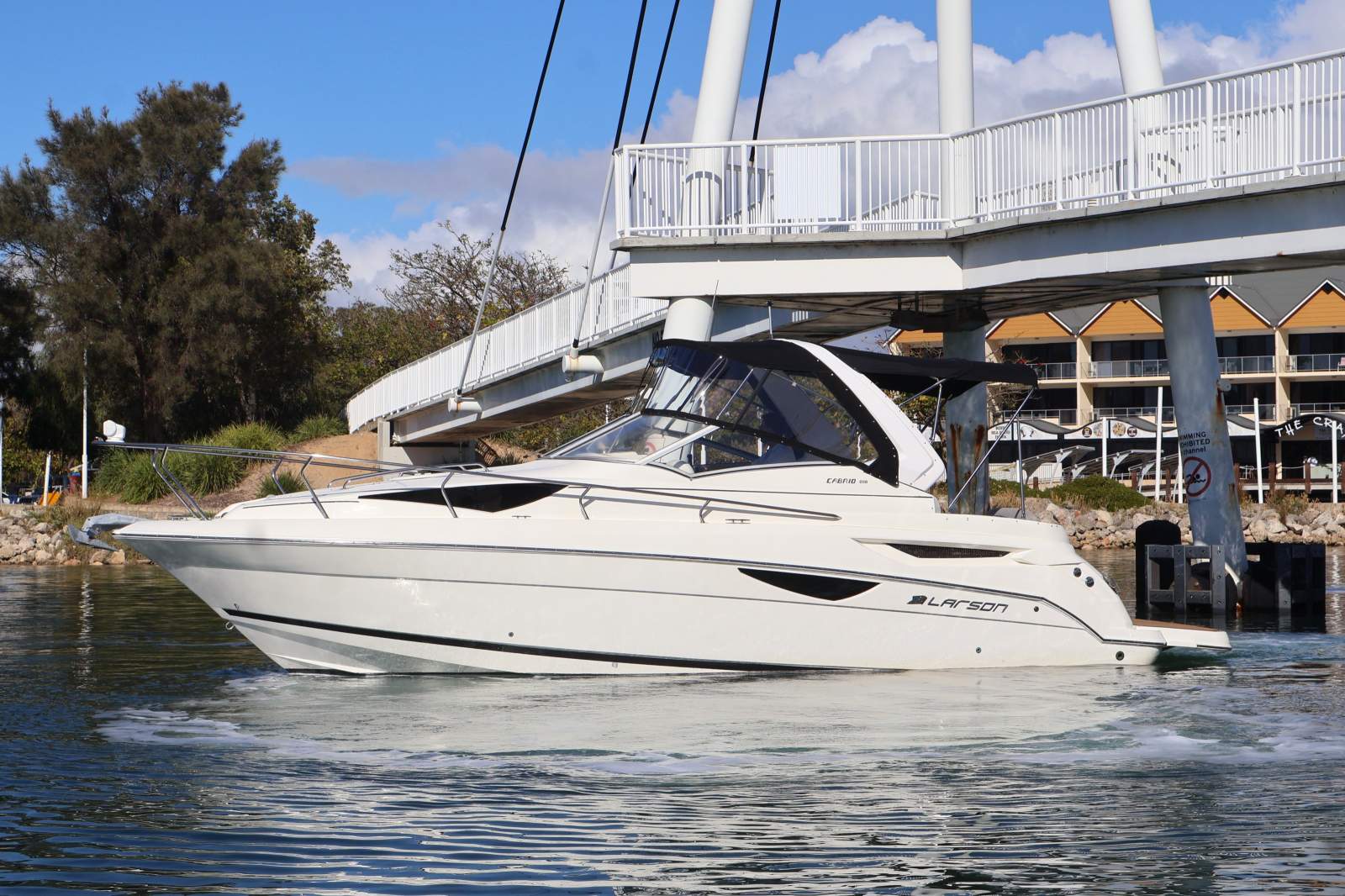 Larson Cabrio 285