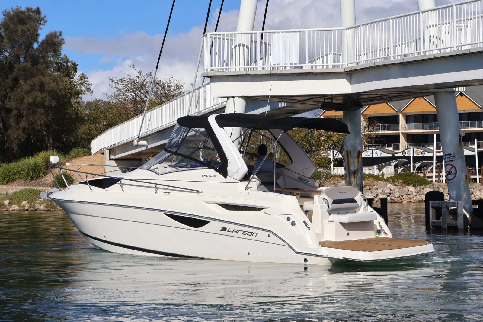Larson Cabrio 285