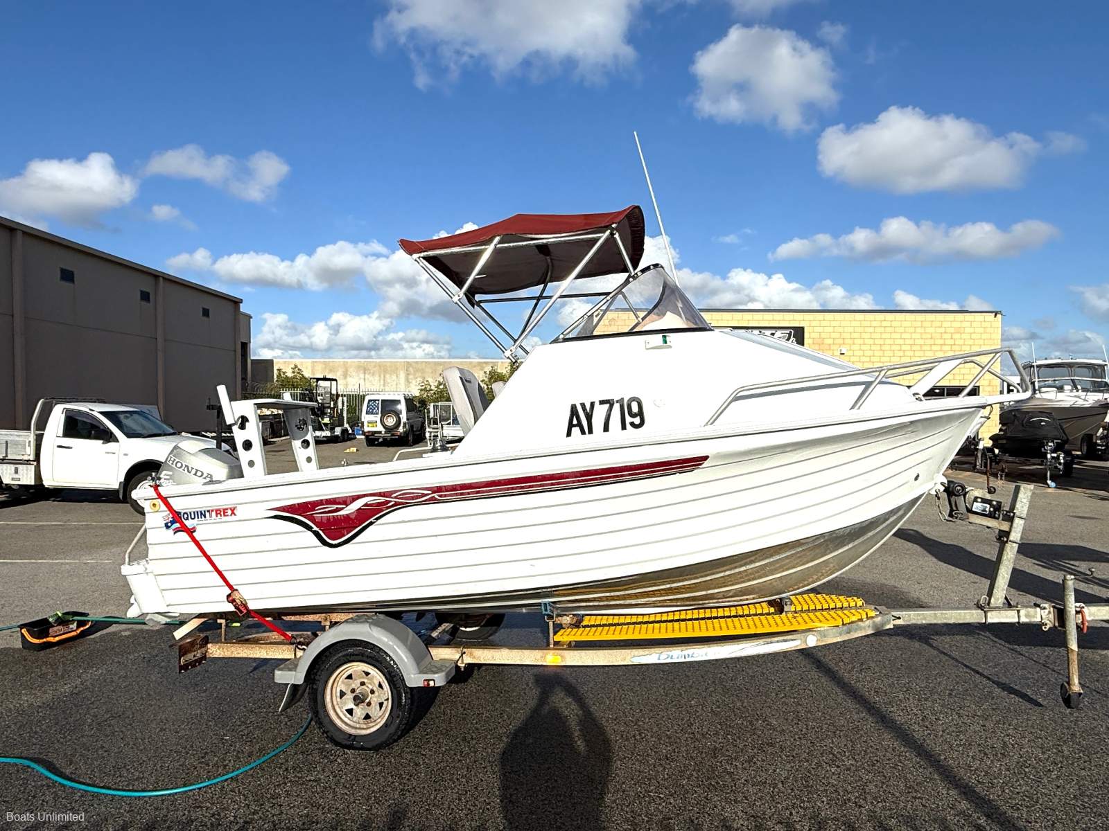 Quintrex 500 Sea Wasp FOUR STROKE PLUS FRONT V BERTH