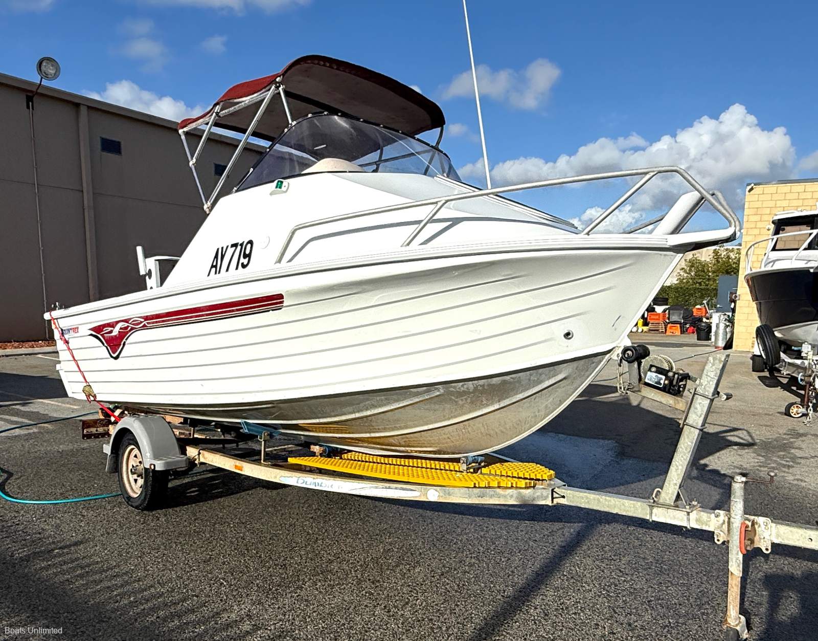 Quintrex 500 Sea Wasp FOUR STROKE PLUS FRONT V BERTH