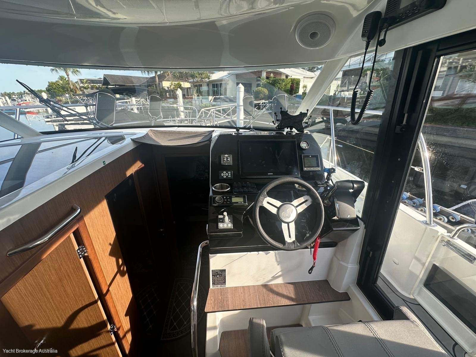 Beneteau Antares 11 Flybridge