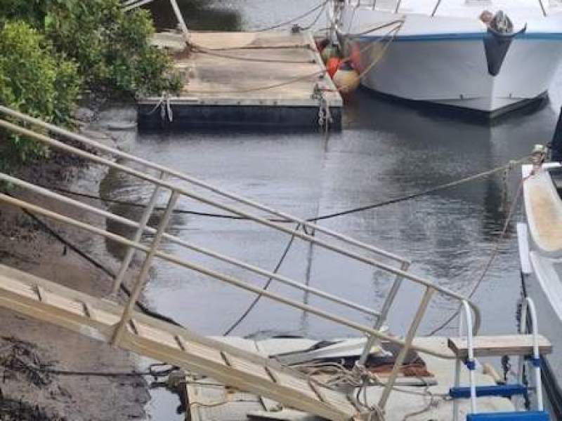 Floating pontoon berth with walkway. Brisbane City Council lease.