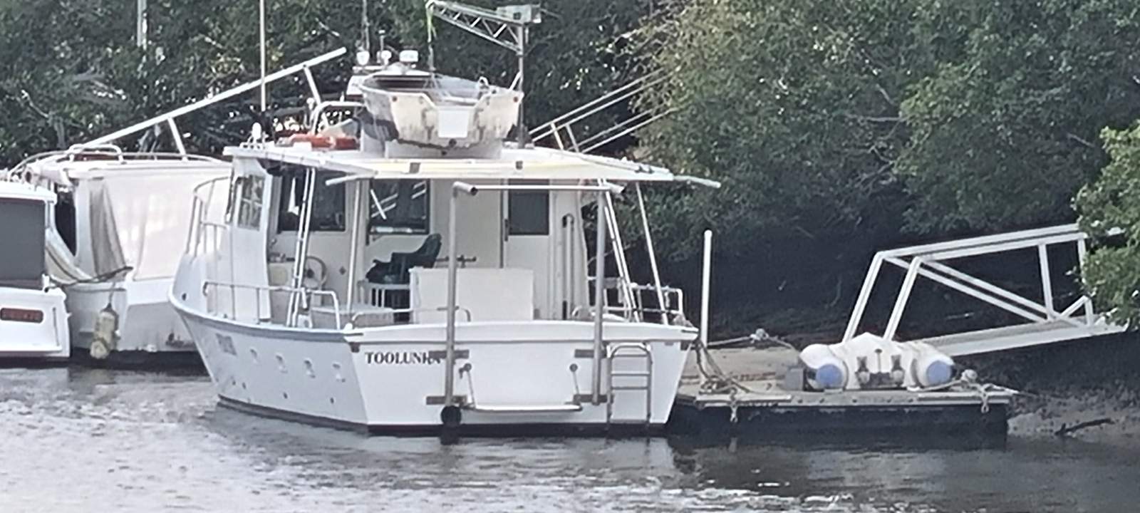 Floating pontoon berth with walkway. Brisbane City Council lease.