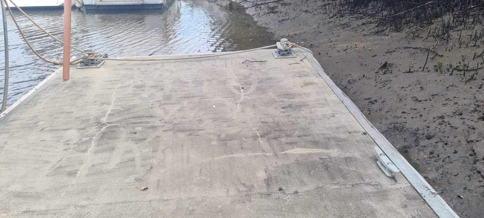 Floating pontoon berth with walkway. Brisbane City Council lease.