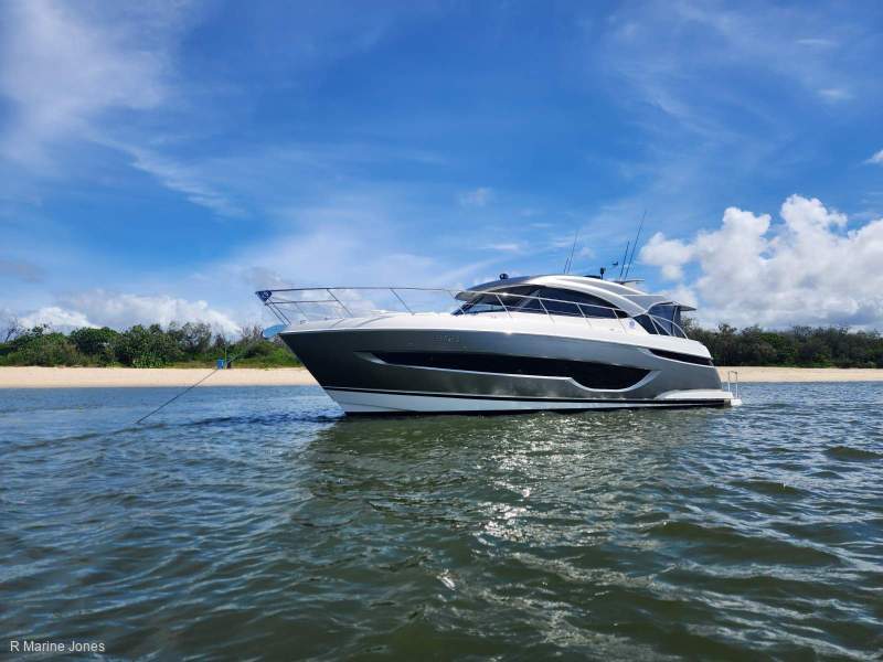 Riviera 4600 Sport Yacht Platinum Edition