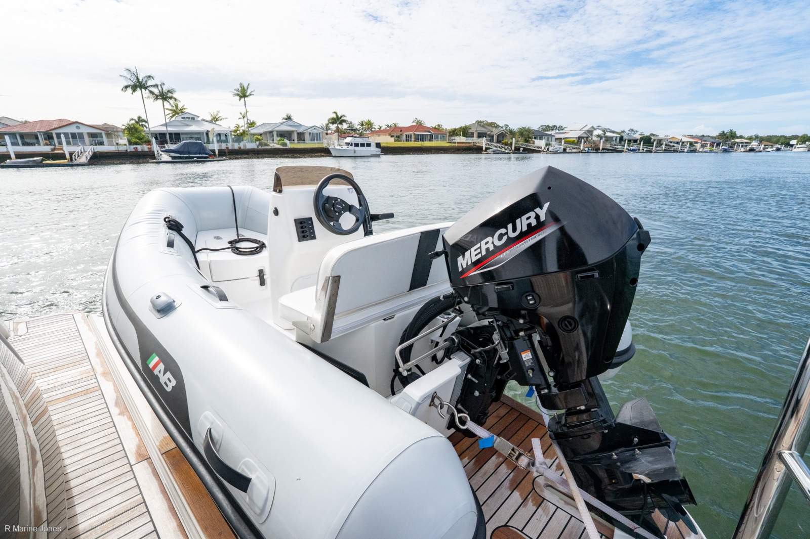 Strb Side Riviera 4600 Sport Yacht Platinum Edition - R Marine Jones | Riviera ...