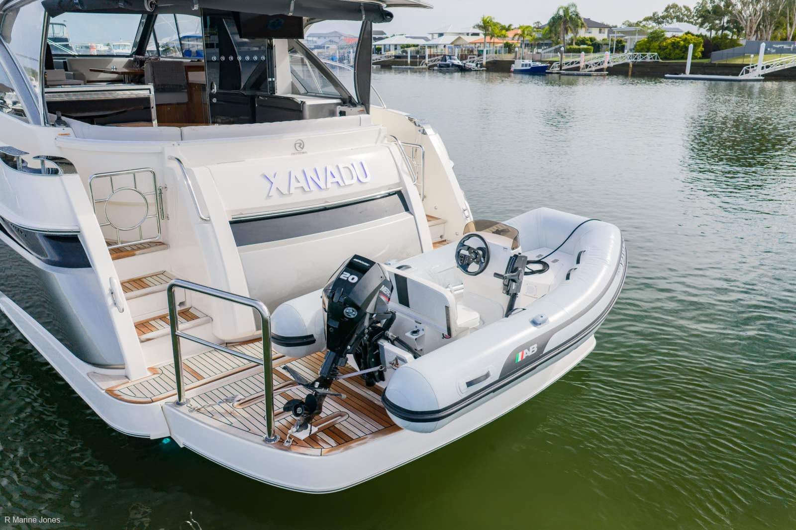 Strb Side Riviera 4600 Sport Yacht Platinum Edition - R Marine Jones | Riviera ...