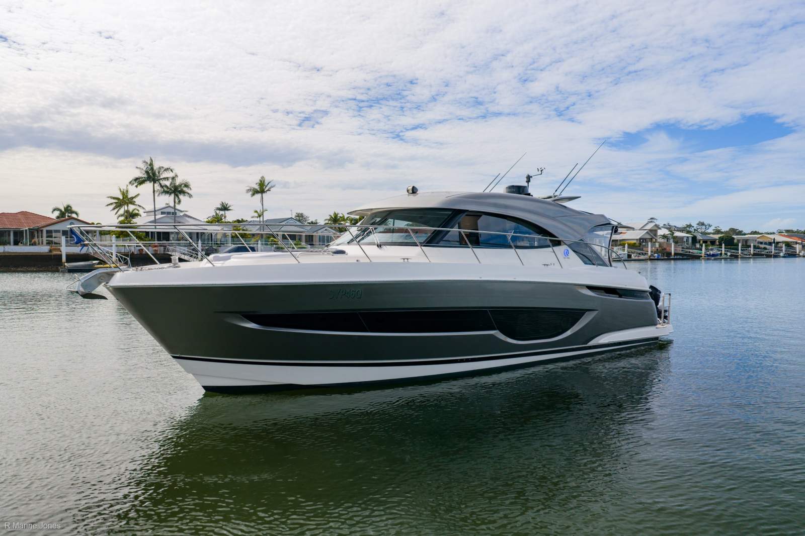 Strb Side Riviera 4600 Sport Yacht Platinum Edition - R Marine Jones | Riviera ...