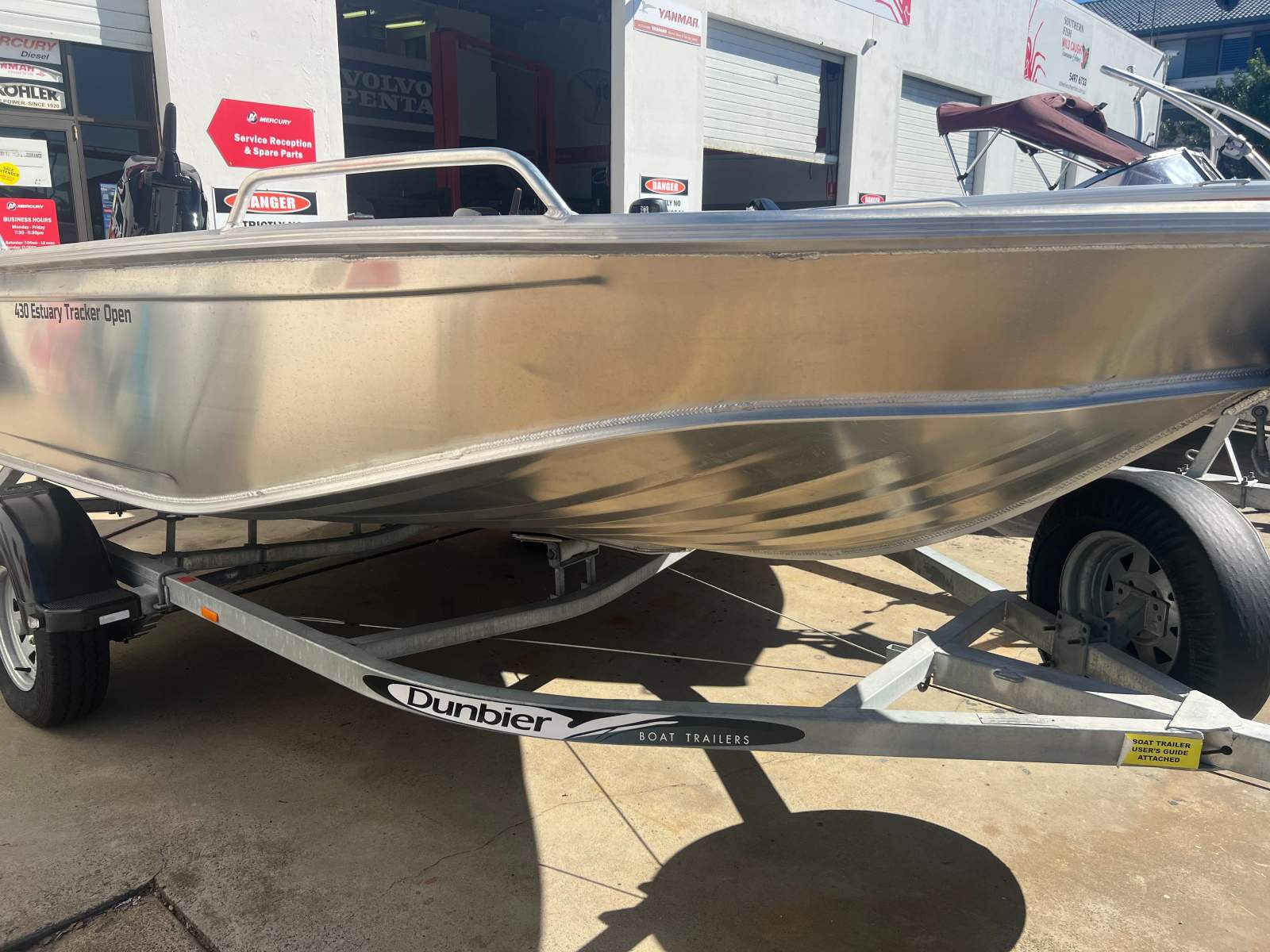 Makocraft 430 Estuary Tracker Open Mercury 40ELHPT - Loaded with Extras X Show Demo