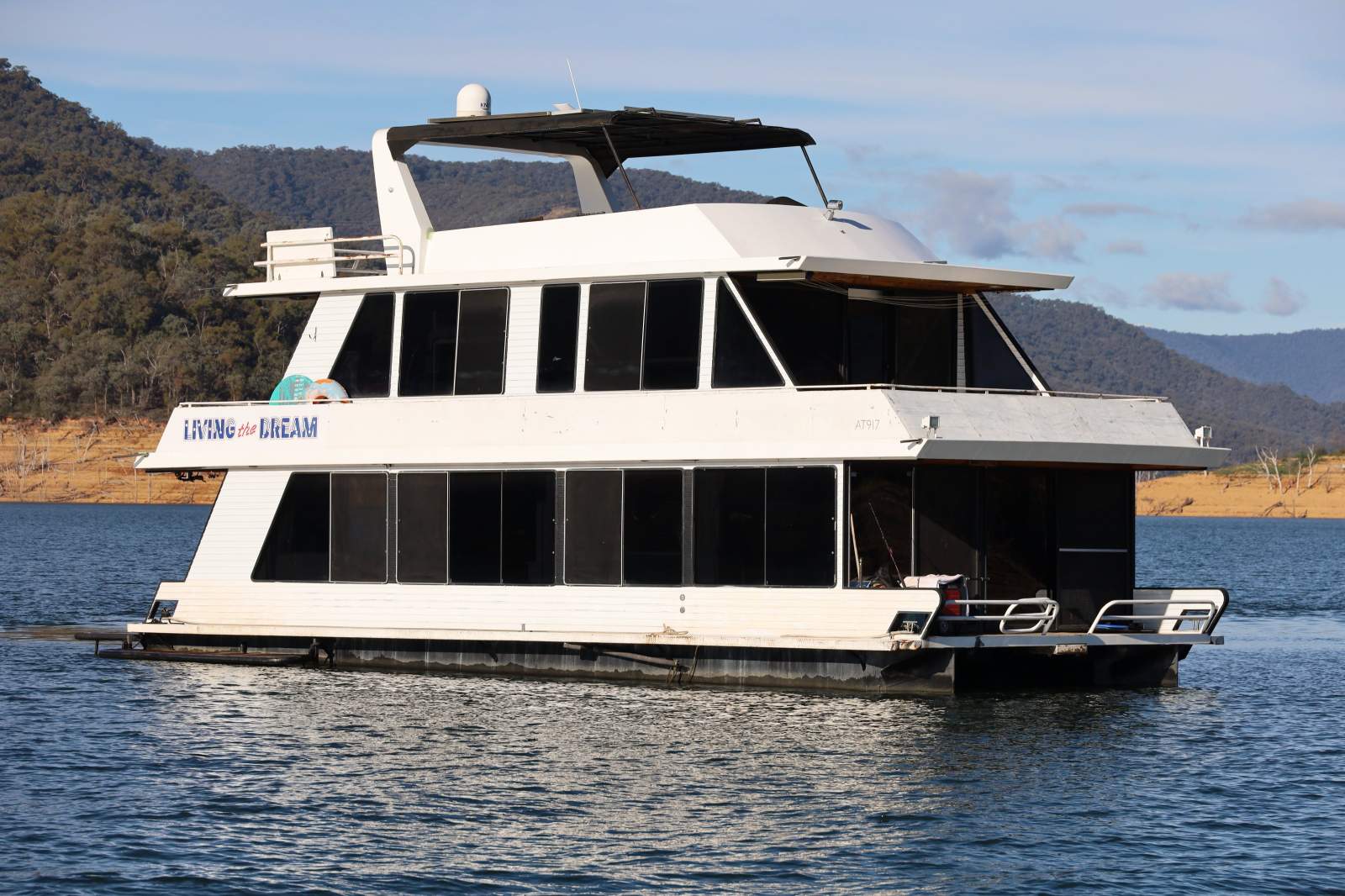 Living the Dream Houseboat Holiday Home-LakeEildon:Living the Dream @ Lake Eildon