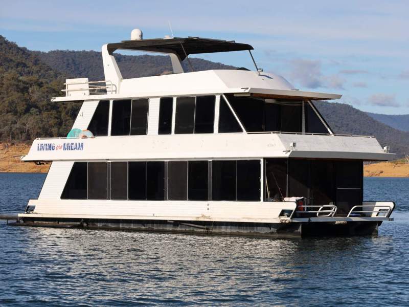 Living the Dream Houseboat Holiday Home-LakeEildon