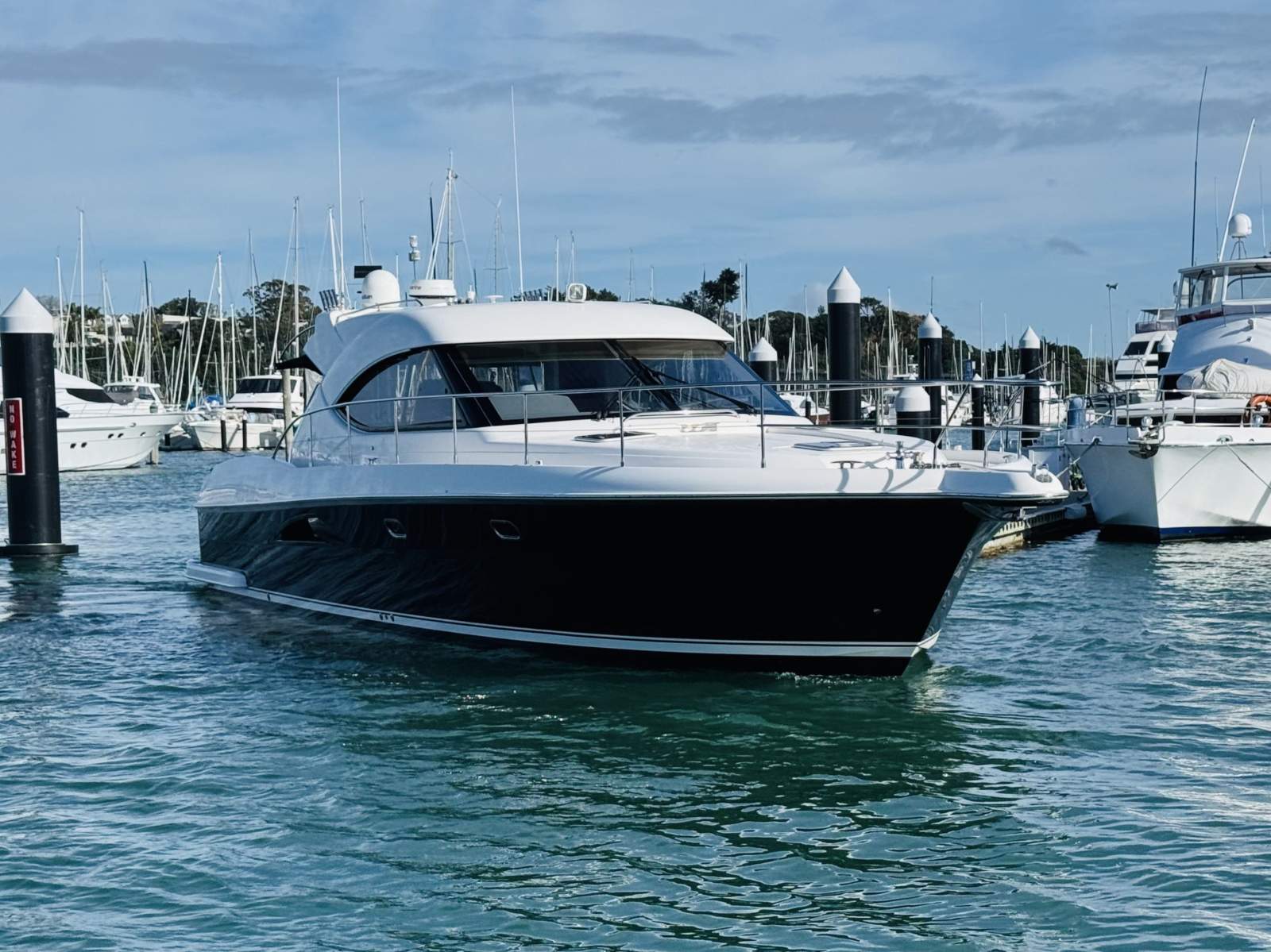 Riviera 4700 Sport Yacht