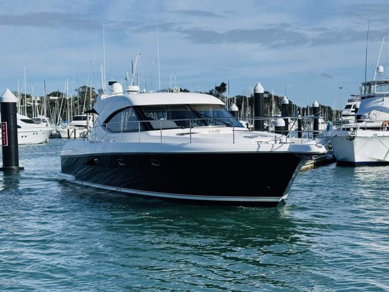 Riviera 4700 Sport Yacht
