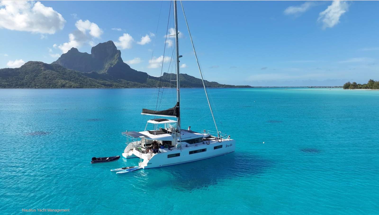 Lagoon 50 5 double cabins cabins, 4 heads version.