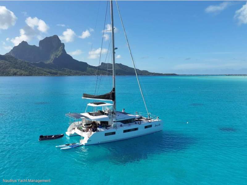 Lagoon 50 5 double cabins cabins, 4 heads version.