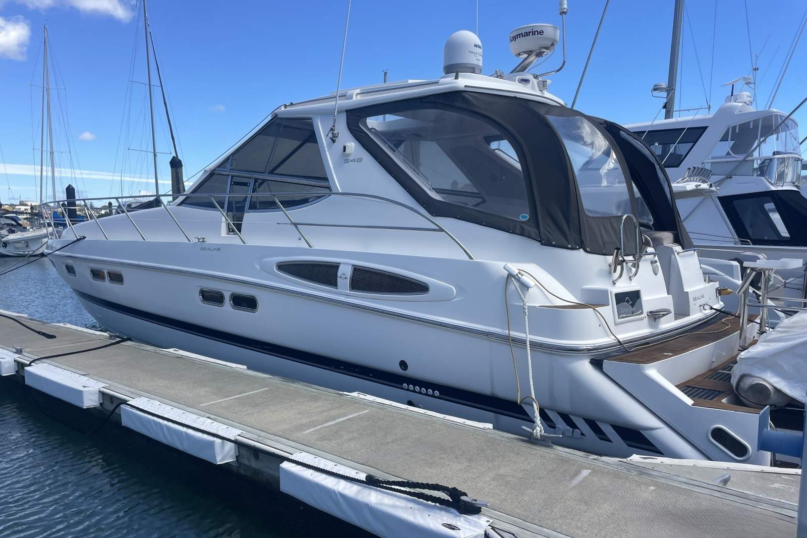 Sealine S48 Sport Yacht