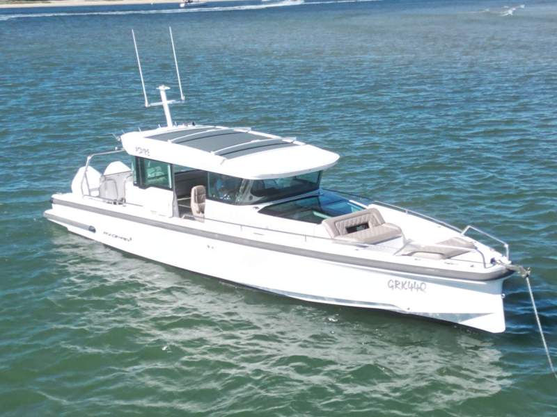 Axopar 37 Cross Cabin