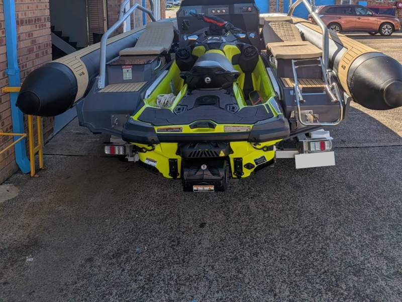 Sealver Z8 Waveboat + Seadoo RXTX 300 RS + Trailer