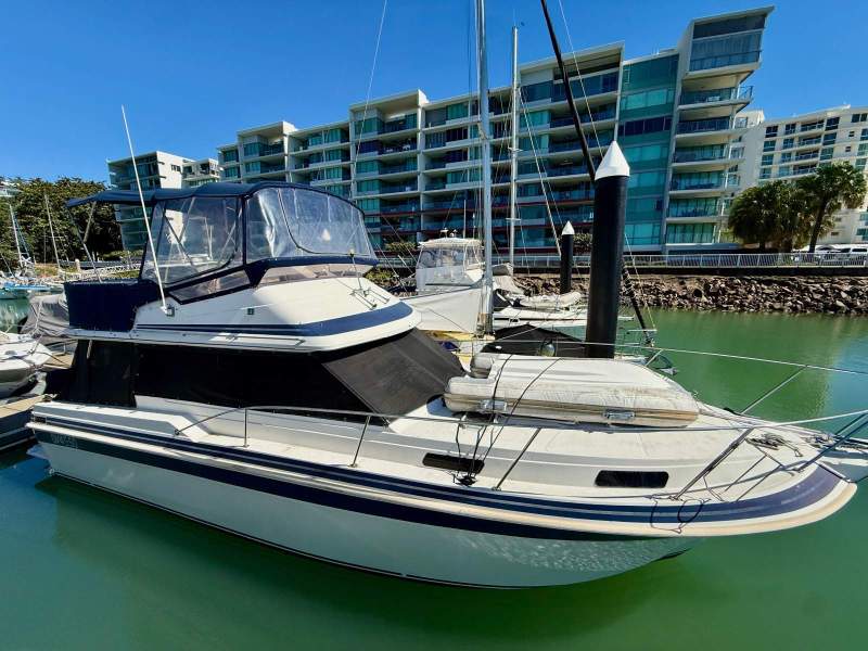 Markline 1100 Flybridge Cruiser