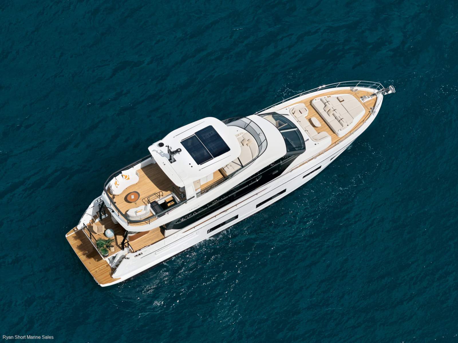 Azimut Flybridge 82